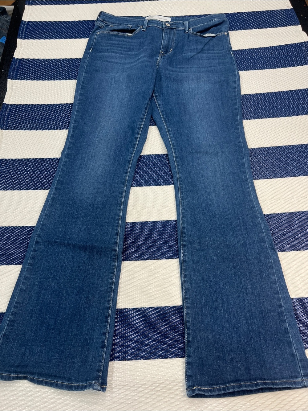 Signature by Levi Strauss Women’s Bootcut Jeans Medium Wash Stretch Denim